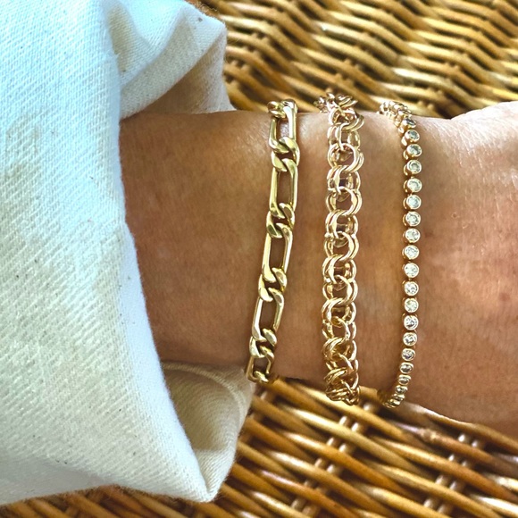 10K Gold Vintage Heart Bracelet - Picture 2 of 11